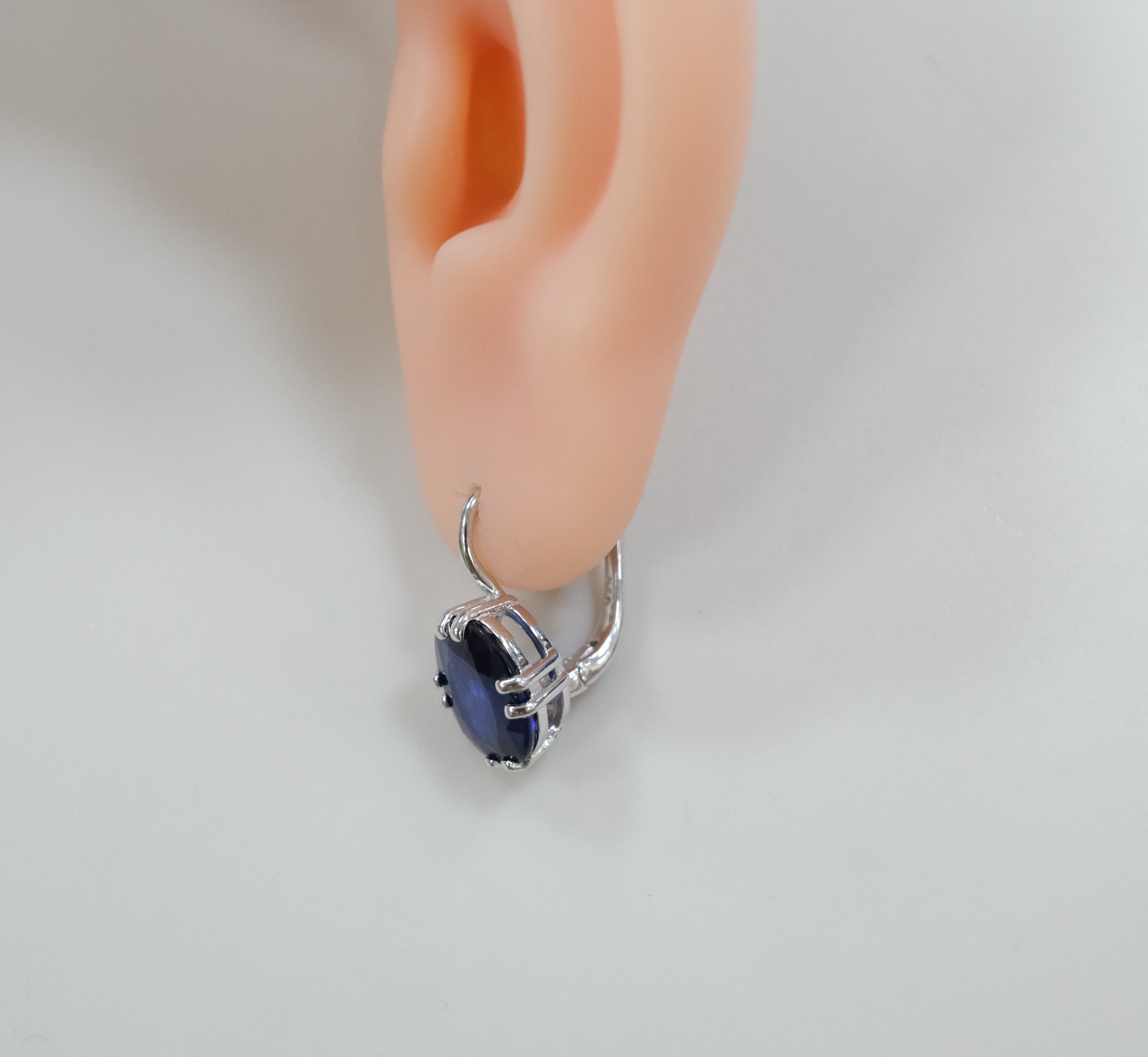 Серебряные серьги с сапфирами